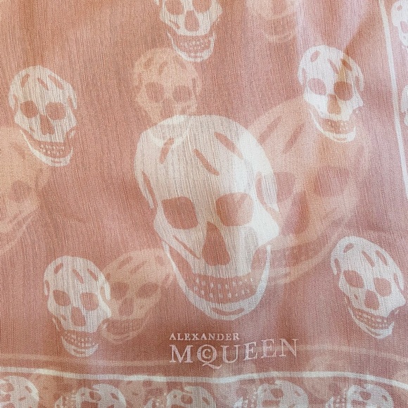 Alexander McQueen Silk Skull Scarf NWT - Picture 3 of 4